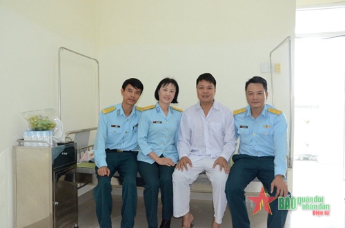 Bộ trưởng Phan Văn Giang ký quyết định khen tặng Thiếu tá Đỗ Tiến Đức